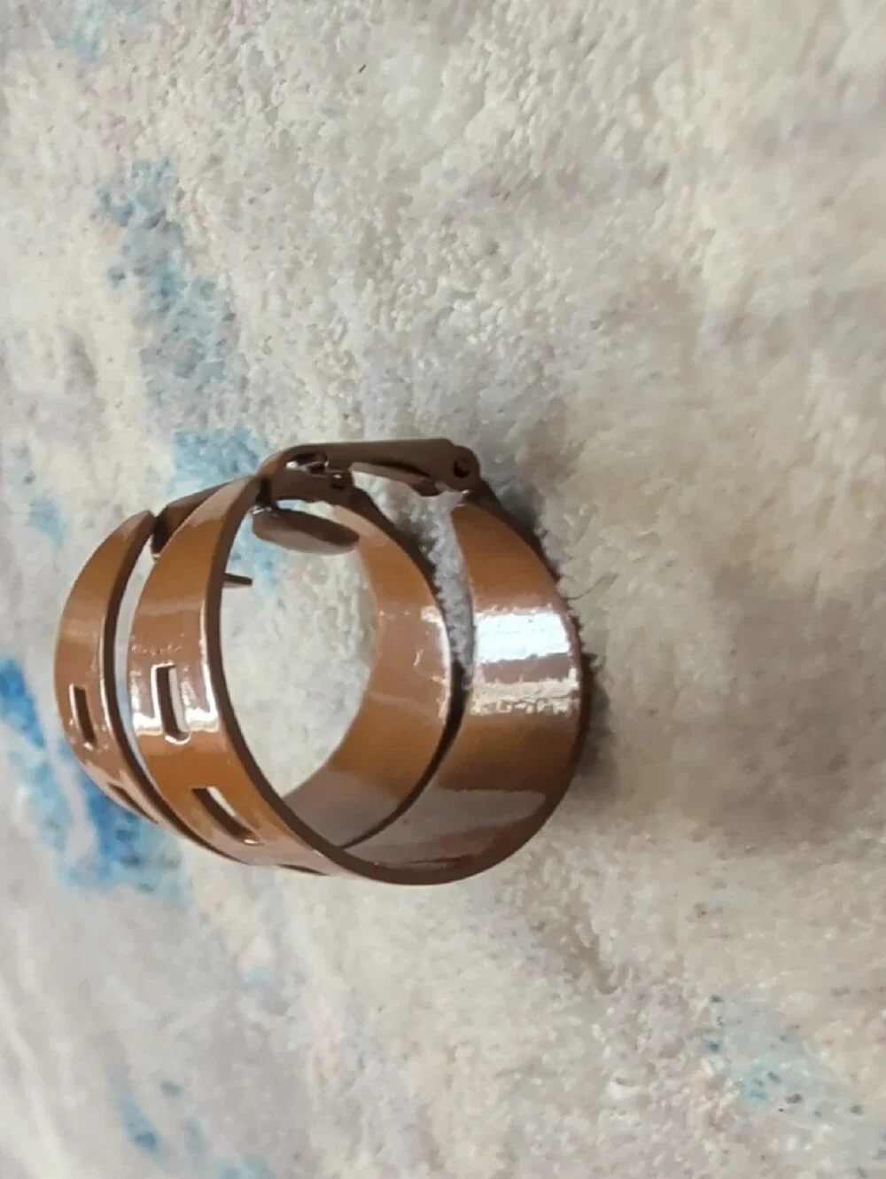 Retro Brown Cutout Hoop Clip-On Earrings – Vintage Women's Jewelry 1